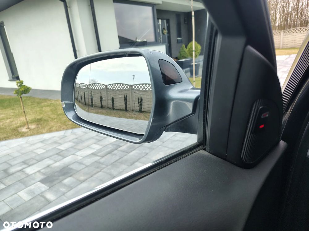 Audi A4 Avant 2.0 TDI DPF quattro S tronic Attraction - 34