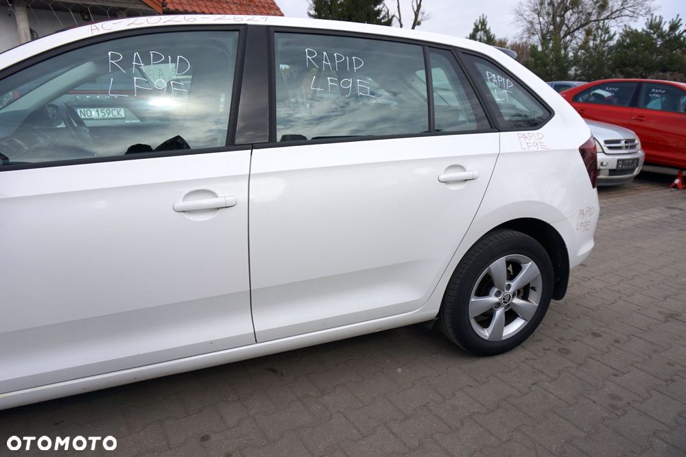 DRZWI TYLNE LEWE RAPID NH3 HB LF9E  BIAŁY SKODA 2012-2019 - 2