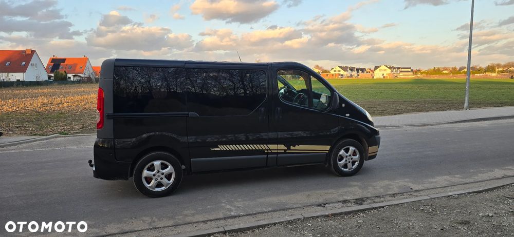 Renault Trafic Grand Passenger Black Edition - 10