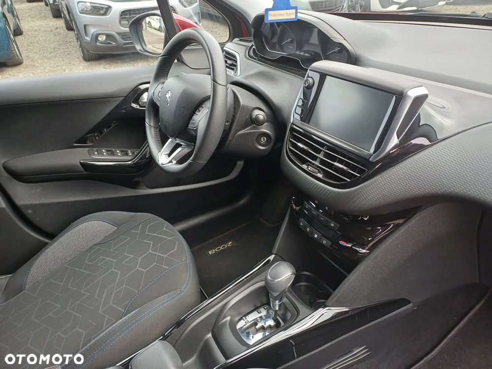 Peugeot 2008 1.2 Pure Tech GPF Signature S&S EAT6 - 12