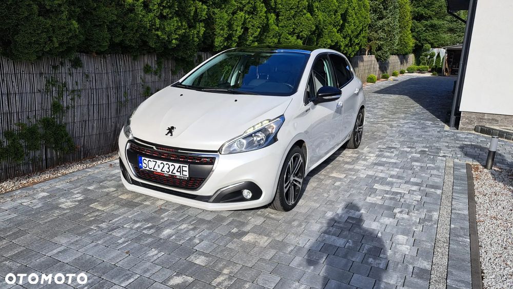 Peugeot 208 - 1