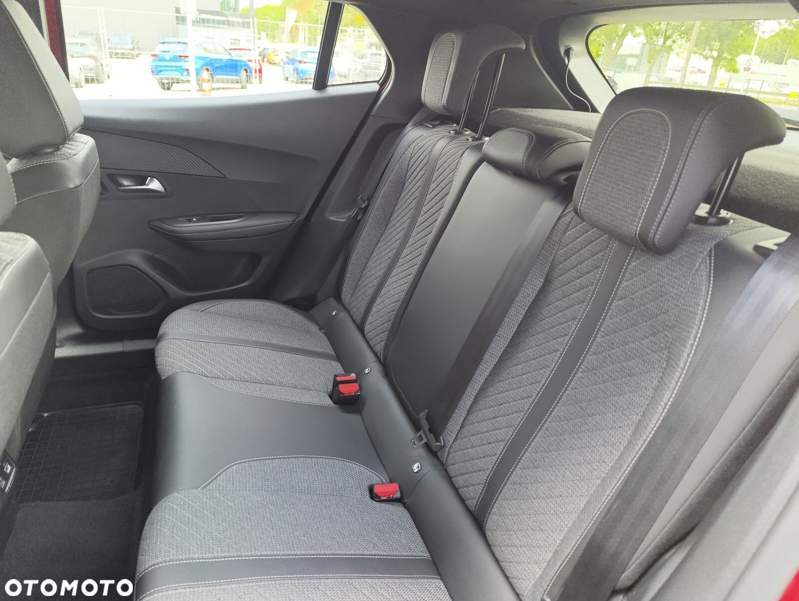 Peugeot 2008 PureTech 100 Allure S&S BVM6 - 22