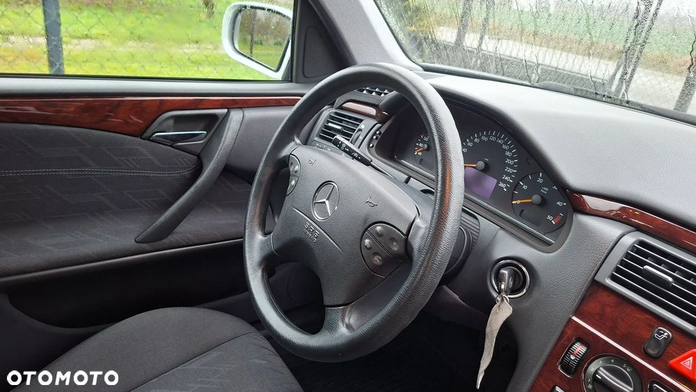 Mercedes-Benz Klasa E 270 CDI Classic - 19