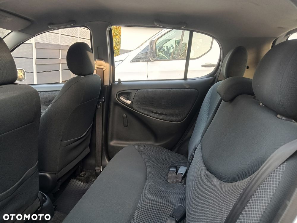 Toyota Yaris - 8