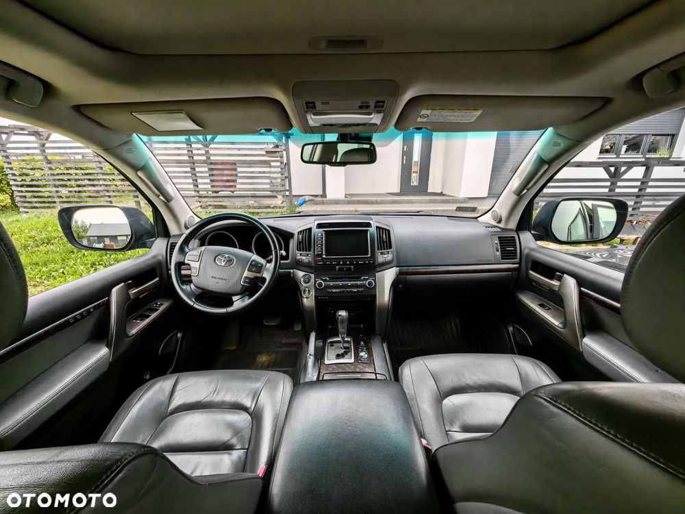 Toyota Land Cruiser - 12