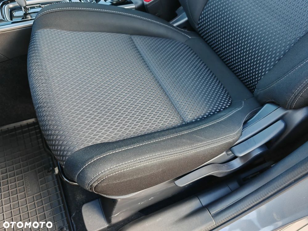 Mitsubishi Outlander 2.0 Instyle + 4WD CVT - 32