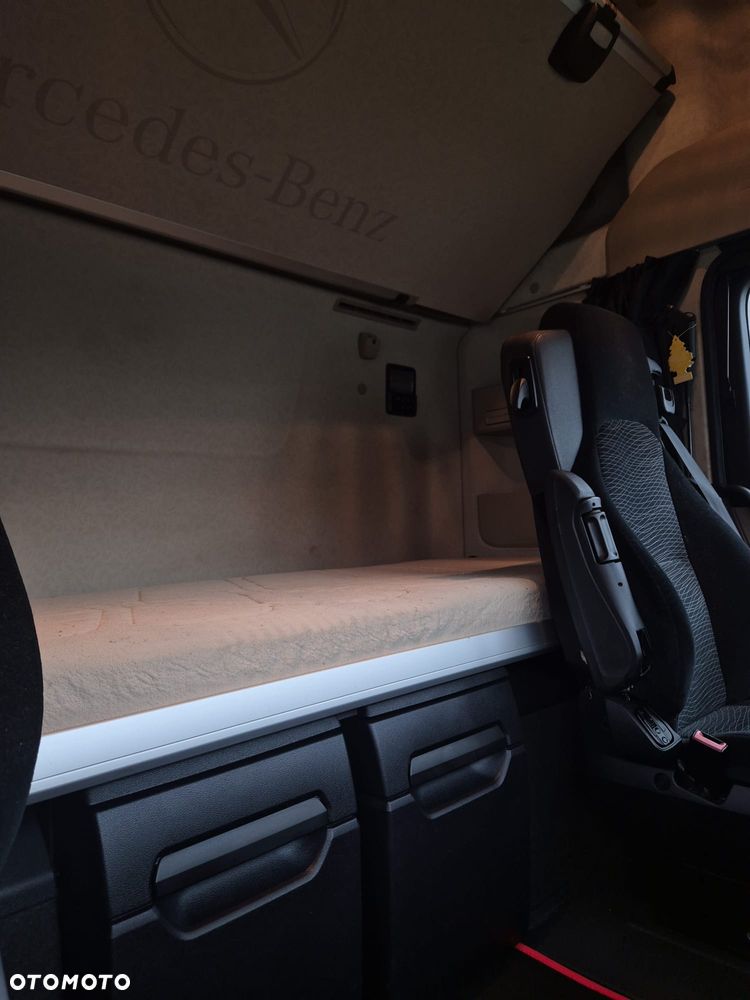 Mercedes-Benz 1845 - 24