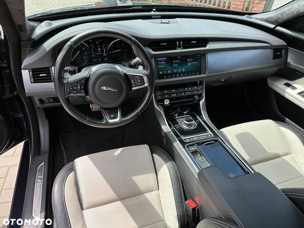 Jaguar XF - 7