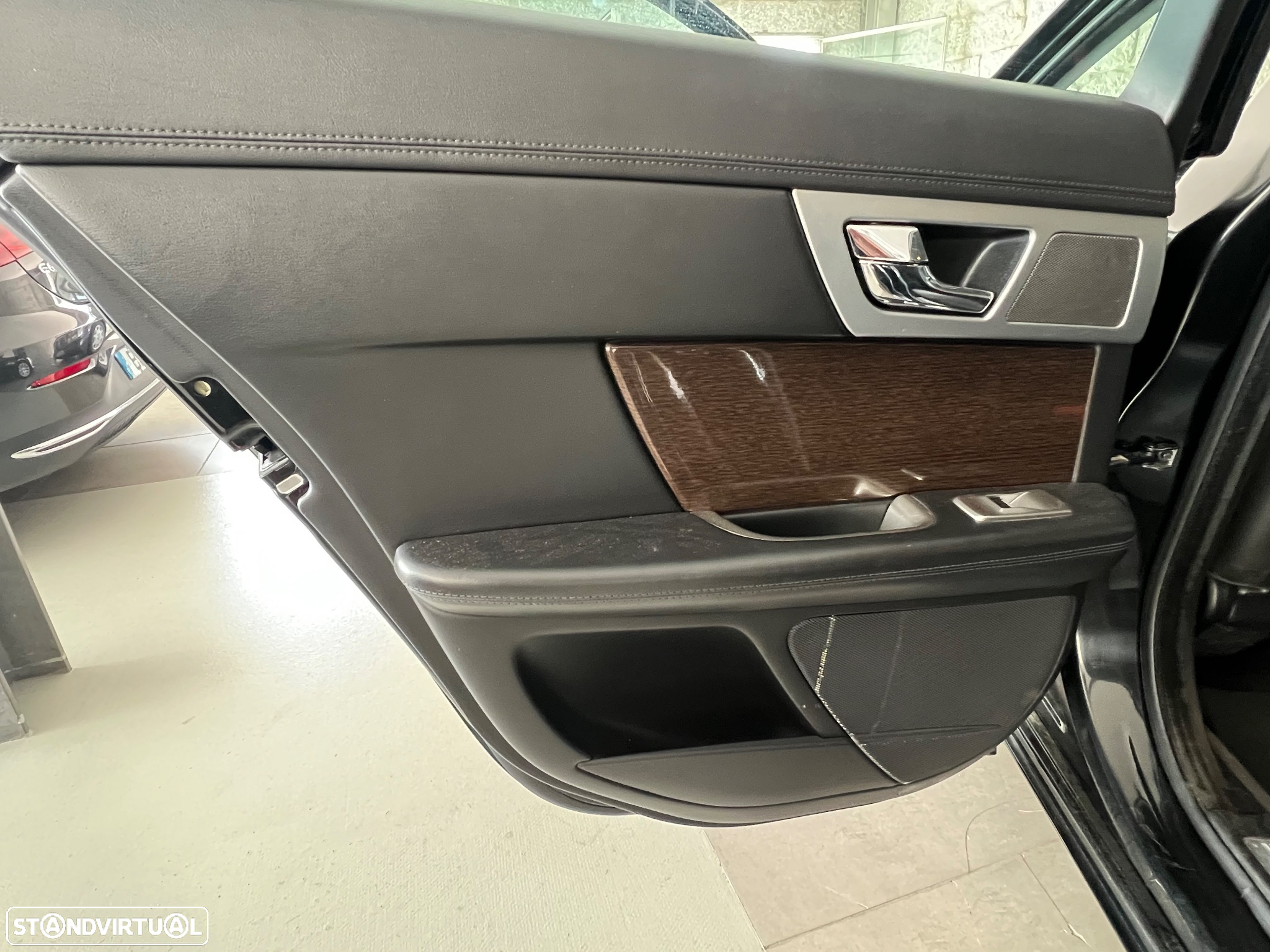 Jaguar XF 2.2 D Premium Luxury - 11