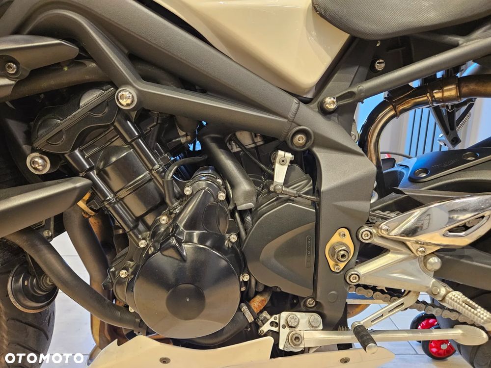 Triumph Street Triple - 16