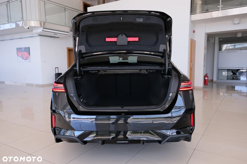 BMW Seria 5 520d xDrive mHEV M Sport - 39