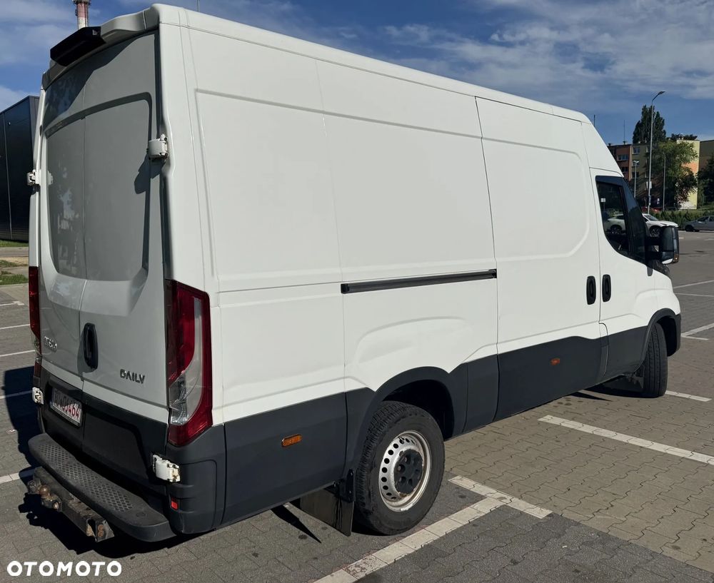 Iveco 3.0 Daily 35S18 hak CarPlay 12m3 średni LED Hi-Matic - 14