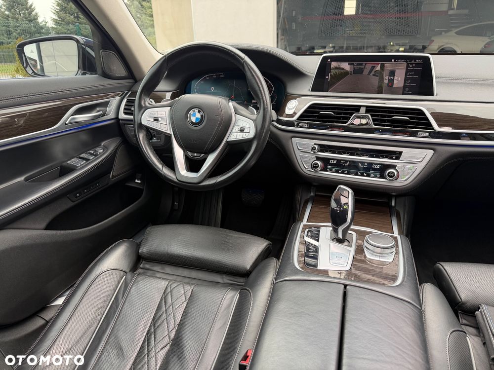 BMW Seria 7 740Li - 16