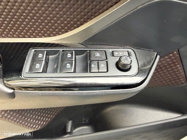 Toyota C-HR 1.8 HSD Exclusive+P.Luxury - 8