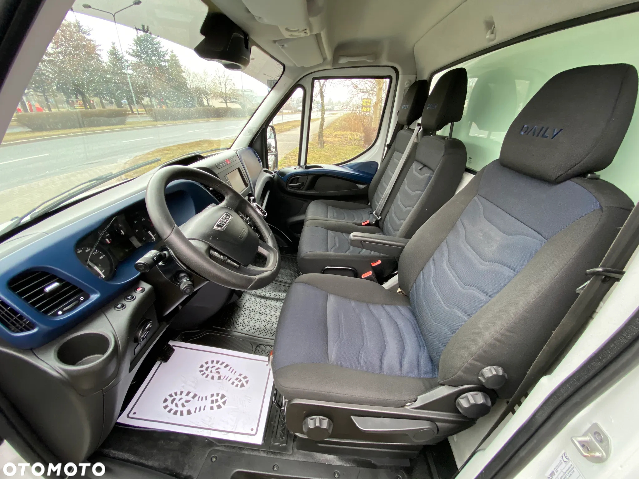 Iveco DAILY 35S16 HI-MATIC KONTENER 8 EUROPALET WINDA ZEPRO - 29