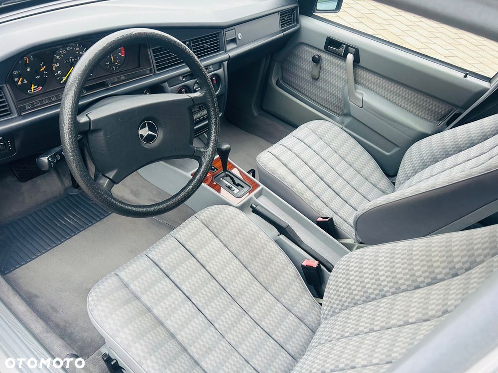 Mercedes-Benz W201 (190) - 18