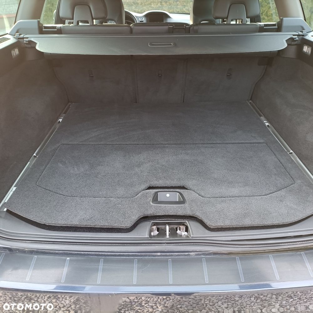 Volvo V70 D2 Black Edition - 16