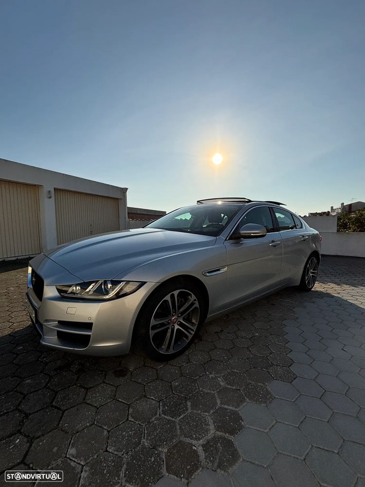 Jaguar XE - 1