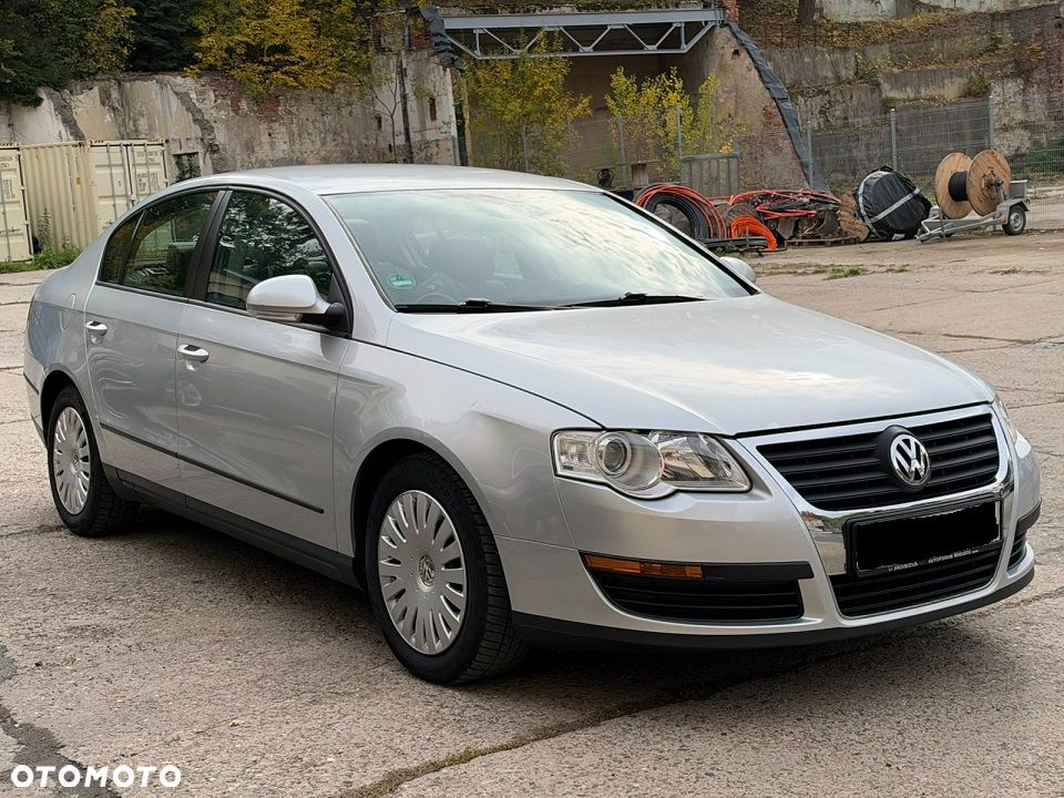 Volkswagen Passat - 4
