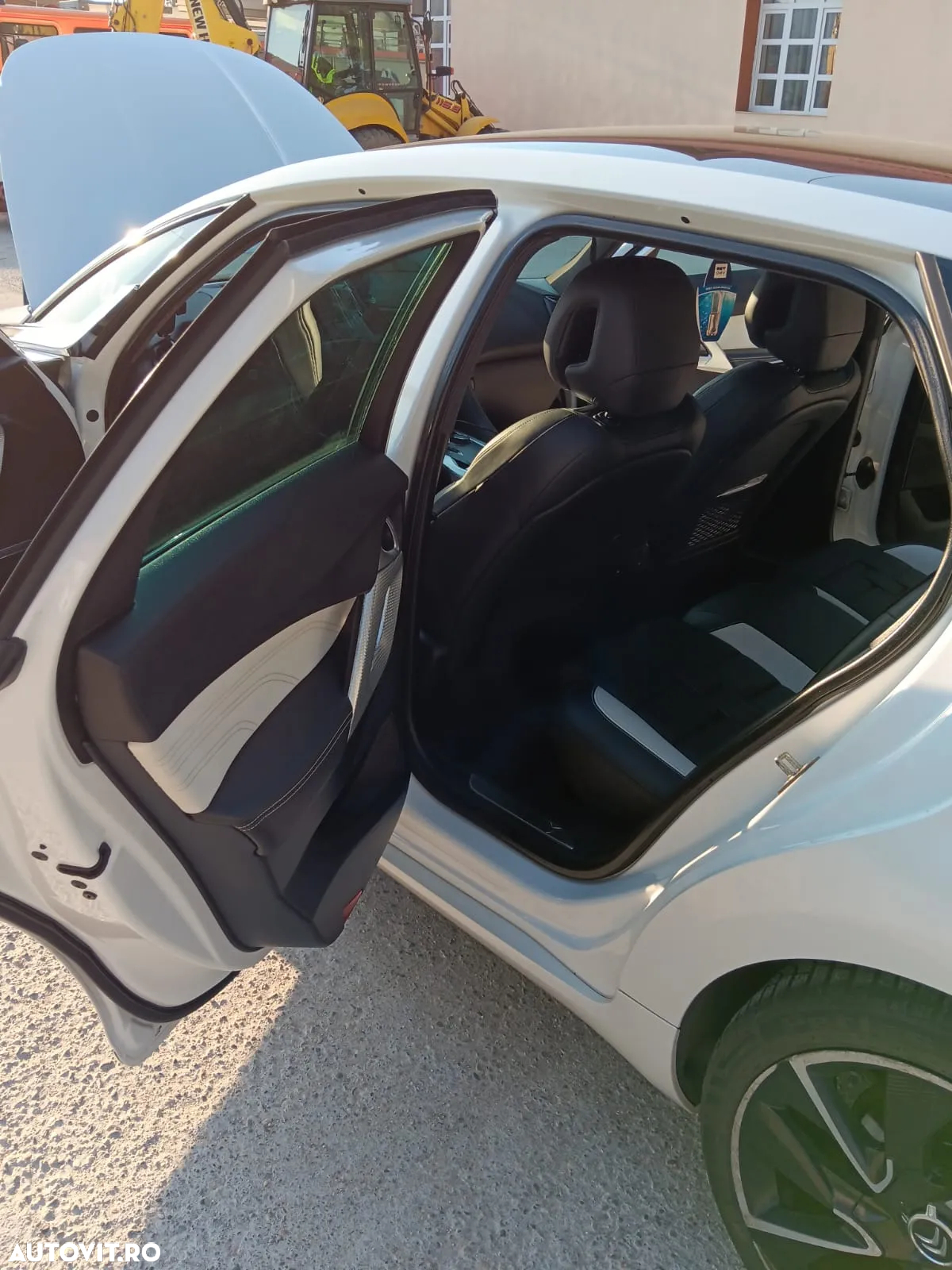 Citroën DS5 Hybrid4 EGS6 SoChic - 8