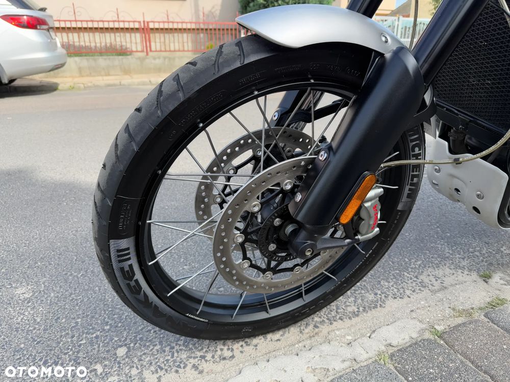 Triumph Scrambler - 23
