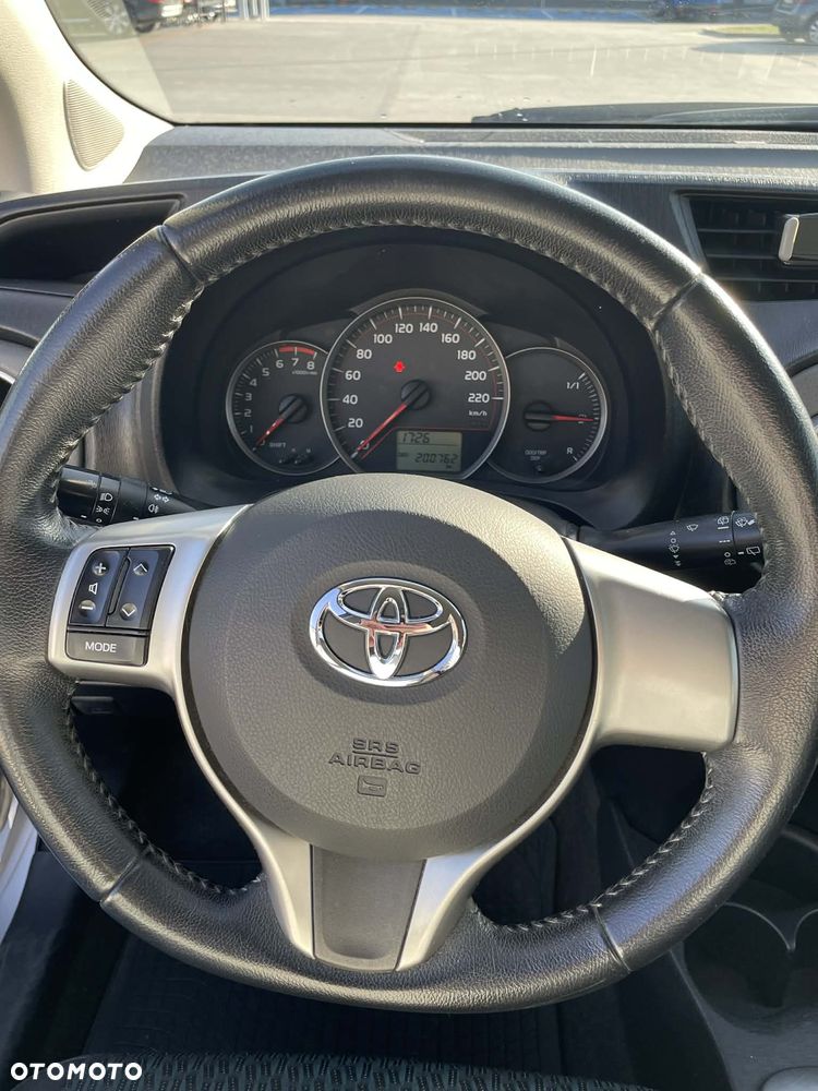 Toyota Yaris 1.0 Sol - 10