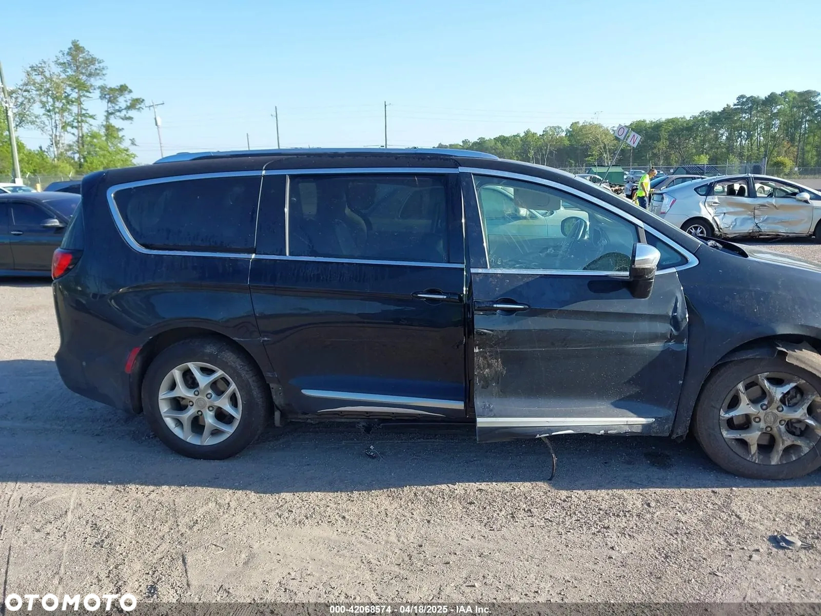 Chrysler Pacifica - 11