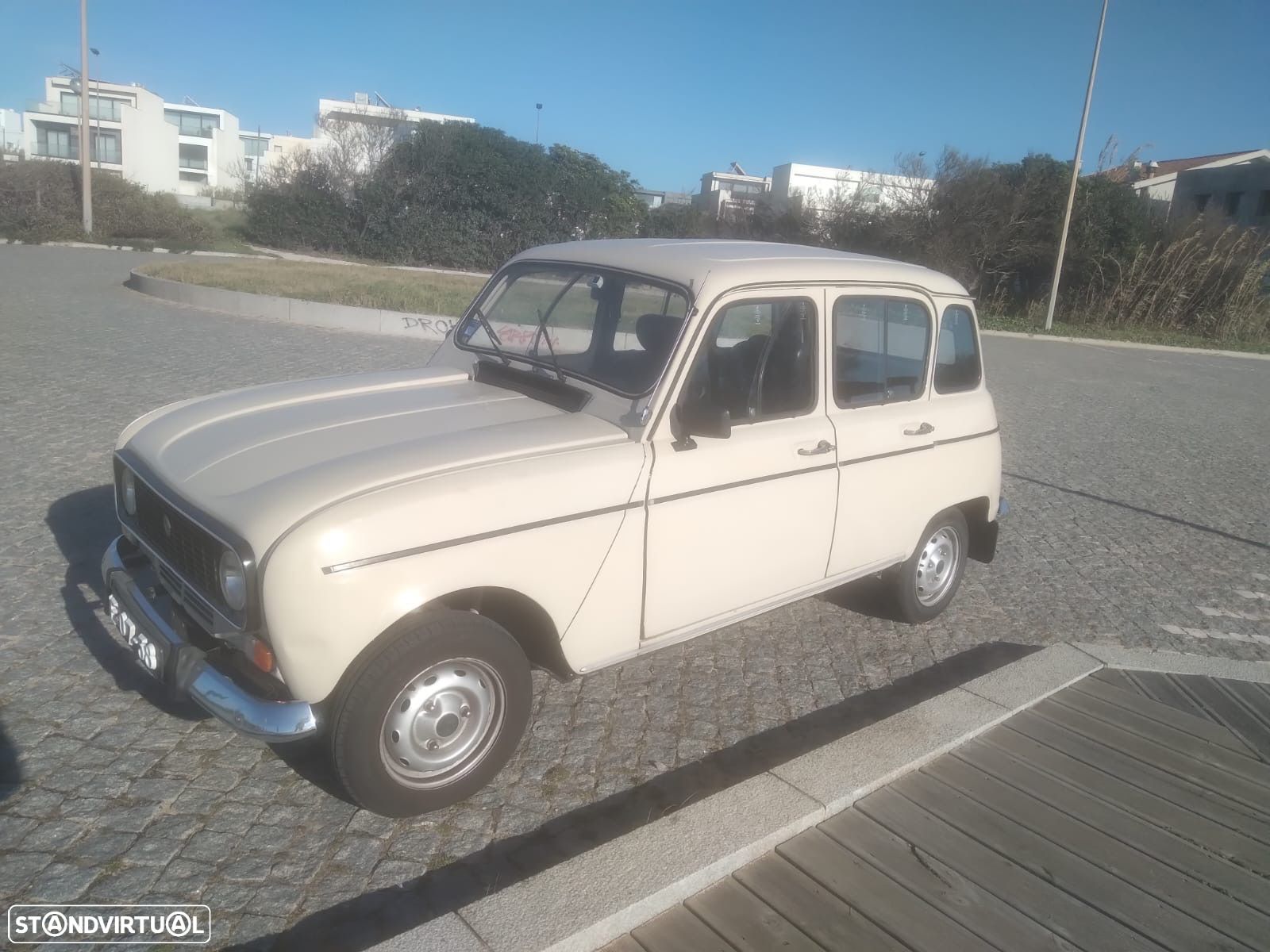 Renault 4 - 1