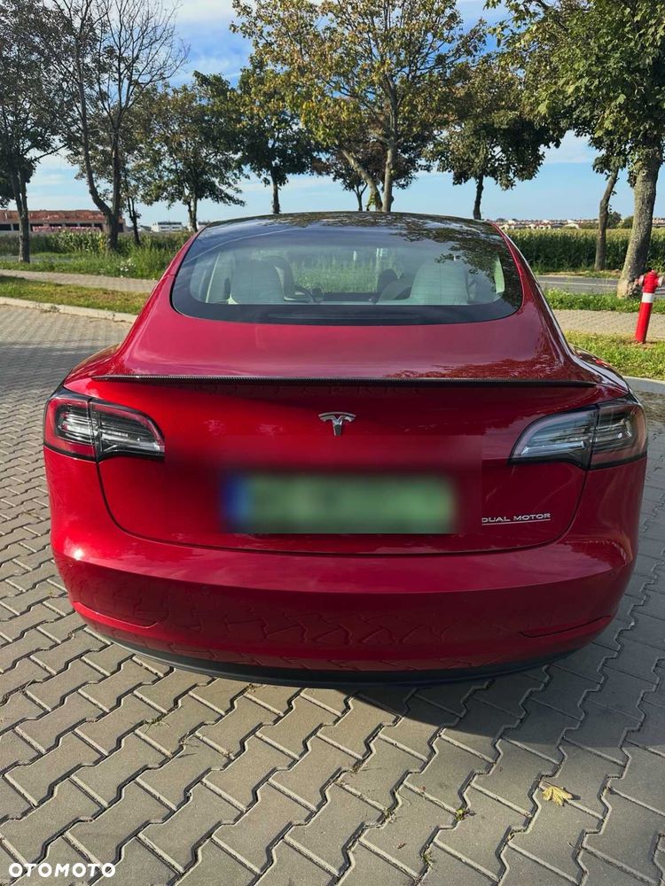 Tesla Model 3 - 4