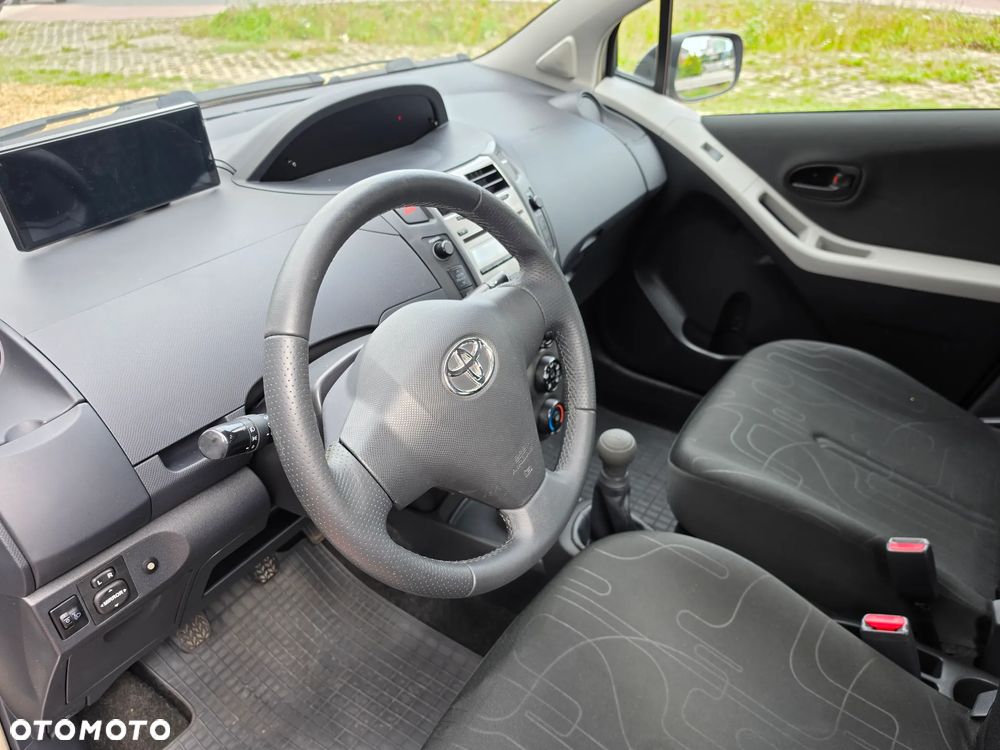 Toyota Yaris - 25