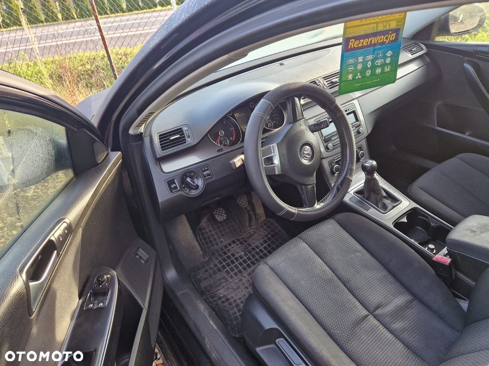 Volkswagen Passat - 4