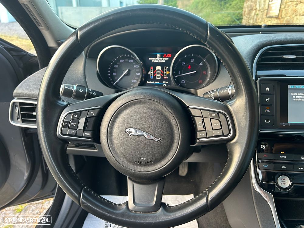 Jaguar XE 2.0 D Portfolio - 23