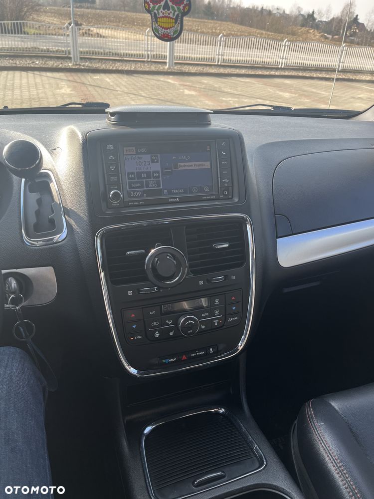 Dodge Grand Caravan 3.6 R/T - 9