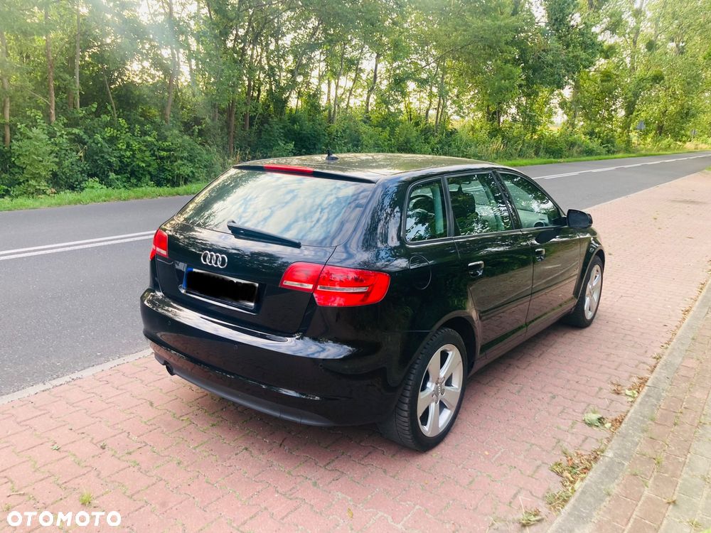 Audi A3 Sportback 1.6 TDI DPF S tronic Ambiente - 11