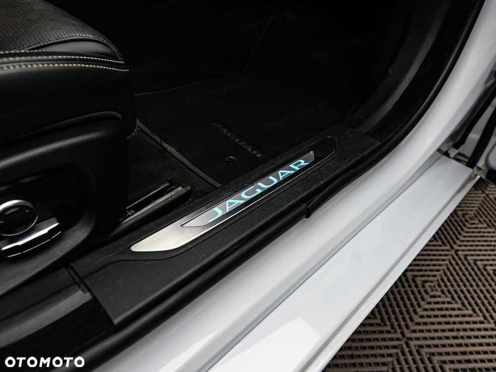 Jaguar XF 2.0 i4D AWD R-Sport - 8