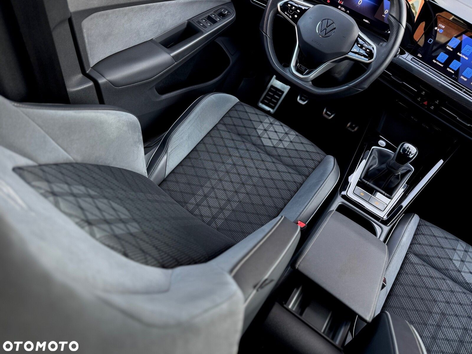 Volkswagen Golf VIII 1.5 TSI EVO R-Line - 13
