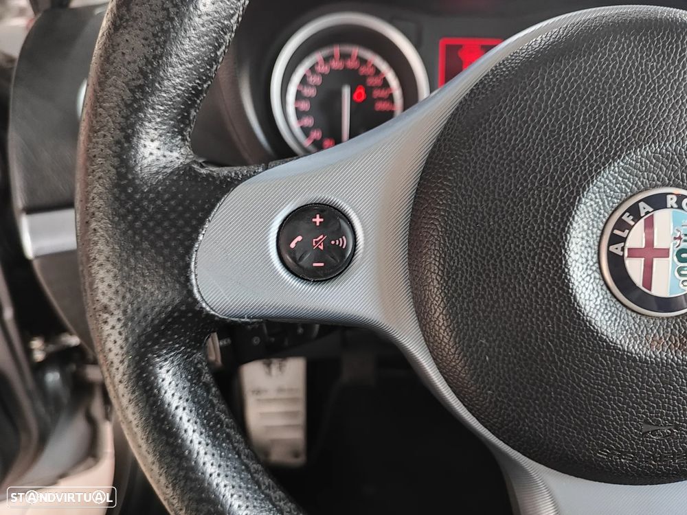 Alfa Romeo 159 Sportwagon 1.9 JTDm 16V Sportiva+ - 25