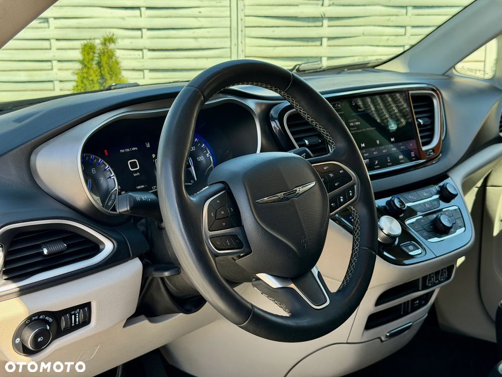 Chrysler Pacifica - 10