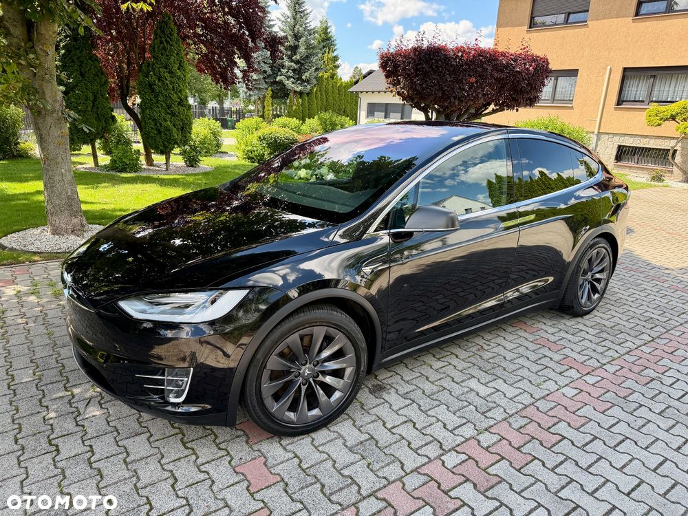 Tesla Model X - 3