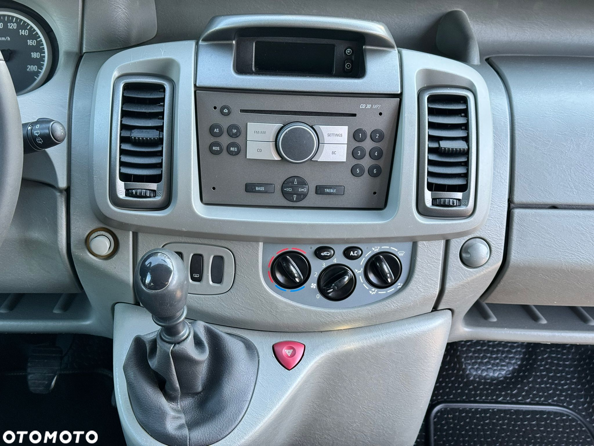 Opel VIVARO LONG BRYGADÓWKA KLIMATYZACJA - 24