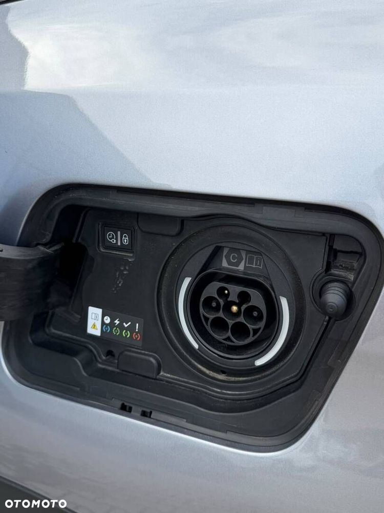 Peugeot 3008 1.6 PureTech Hybrid4 PHEV GT S&S EAT8 - 8
