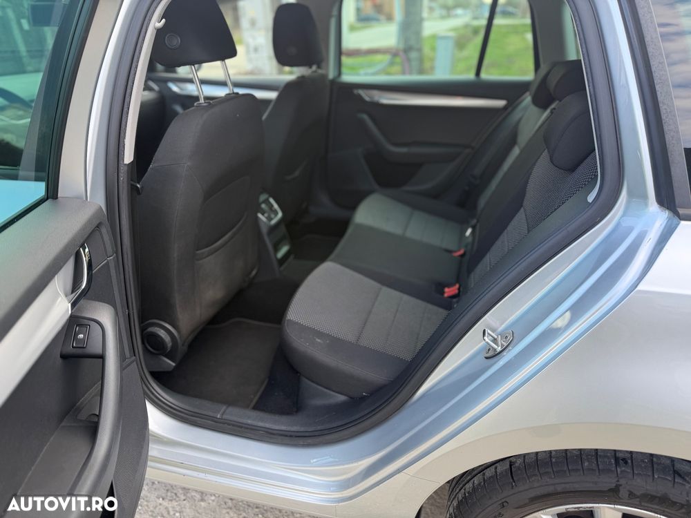 Skoda Octavia 1.6 TDI (Green tec) DSG Style - 6