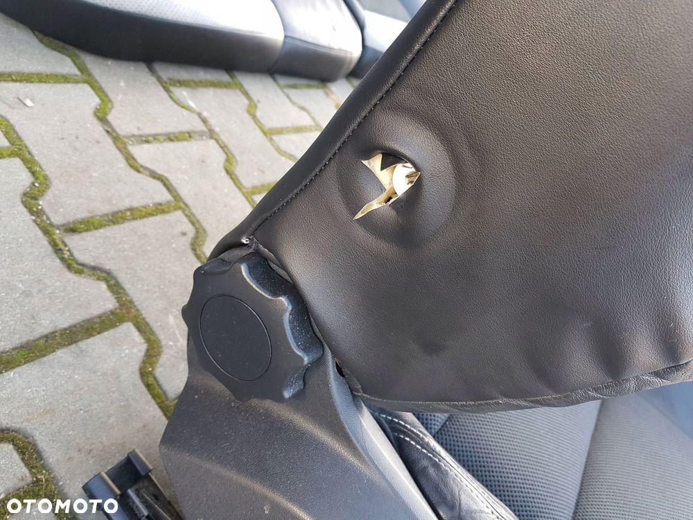 SKODA OCTAVIA 2 II HB VRS RS FOTELE KANAPA - 7