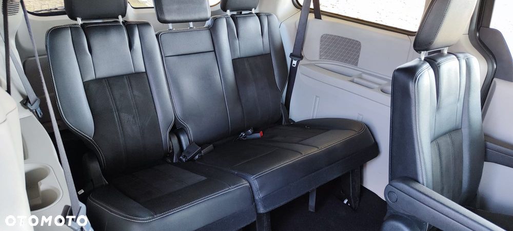 Dodge Grand Caravan - 20