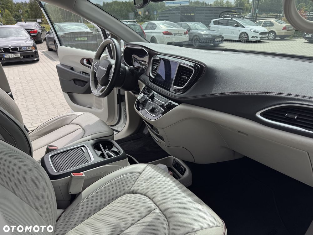 Chrysler Pacifica - 33