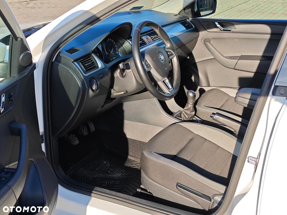 Skoda RAPID Spb 1.2 TSI Ambition - 8