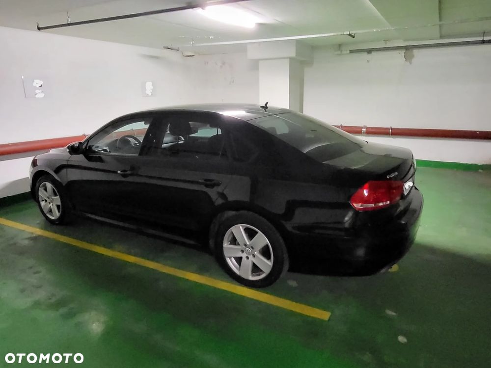 Volkswagen Passat - 4