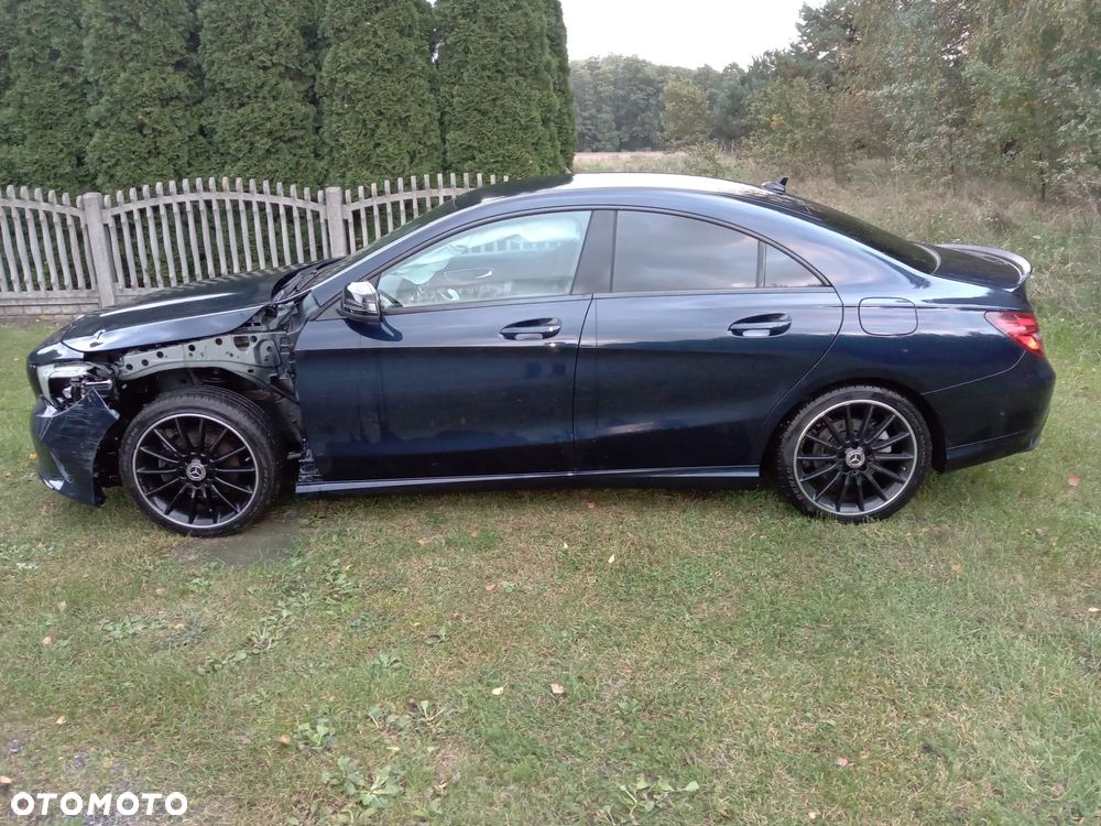 Mercedes-Benz CLA 200 7G-DCT Urban - 4