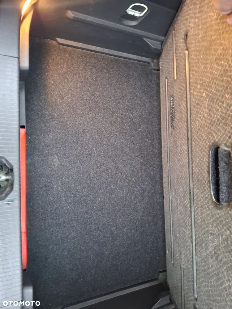 Opel Corsa 1.4 16V Satellite - 18