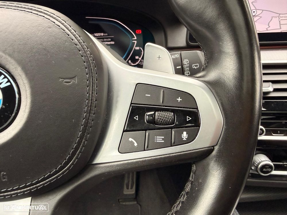 BMW 530 e Pack Desportivo M - 15